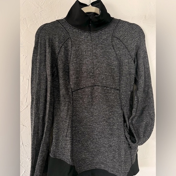 Lululemon Black/Grey Base Runner 1/4 Zip Pull-Over (Size 4) - Picture 2 of 8
